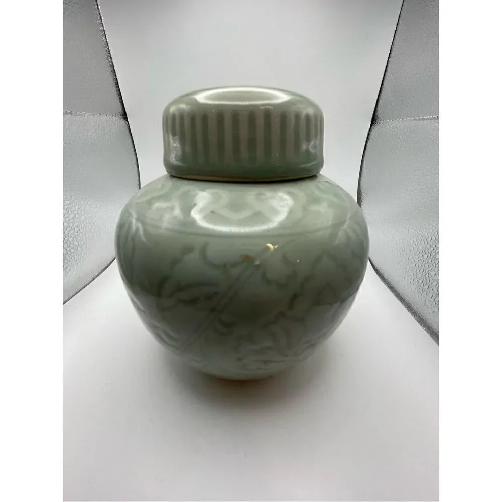 Ginger Jar vintage green pattern